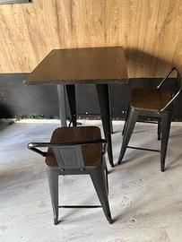 Tavoli in legno e ferro