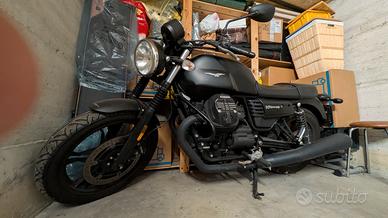 Moto Guzzi V 7 III Stone 