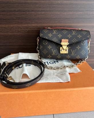 Louis Vuitton Pochette Métis East West Monogram