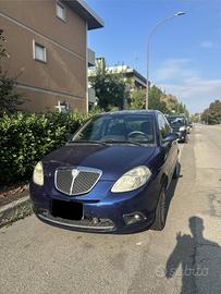 Lancia ypsilon  per neo patentati