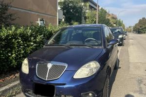 Lancia ypsilon  per neo patentati