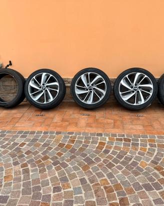 6 gomme invernali con 4 cerchi originali kia Niro