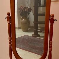 Specchio da terra con cornice in legno