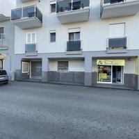 Locale commerciale di recente costruzione