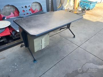 scrivania Olivetti  180 x85