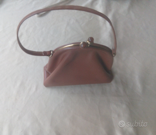 Borsa in pelle marrone con chiusura in bachelite