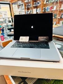 MacBook pro 16 2023 16GB RAM 1TB M2 pro