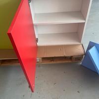 Mobili per cameretta con 2 mensole