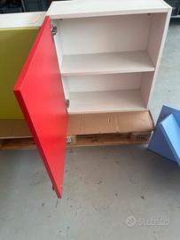 Mobili per cameretta con 2 mensole