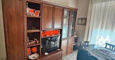 mobile soggiorno tavolo e sedie 