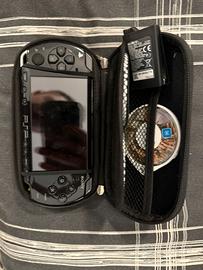 PSP con costodia e 3 giochi
