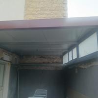 Tettoia in ferro zincato con sopraluce e grondaia
