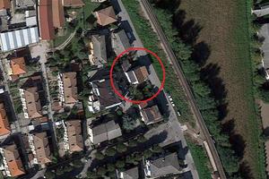 Abitazione con giardino - n° 2 alloggi + 2 garage