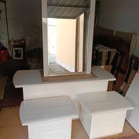 Set 1 cassettiera, 2 comodini e 1 specchio