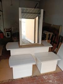Set 1 cassettiera, 2 comodini e 1 specchio