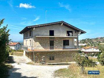 Casa indipendente con terreno - Via Labaca