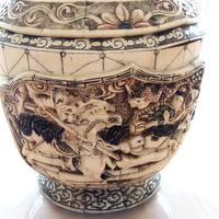 Prezioso vaso orientale in osso