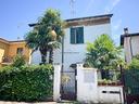 villa-singola-su-due-livelli-con-giardino