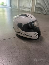 Casco giubbino e pantaloni motociclista donna
