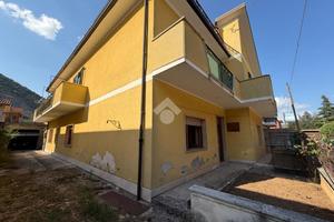 4 LOCALI A CAPISTRELLO