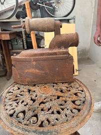 Ferro da stiro antico