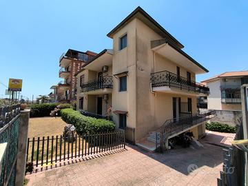 5 vani in villa con ampio garage