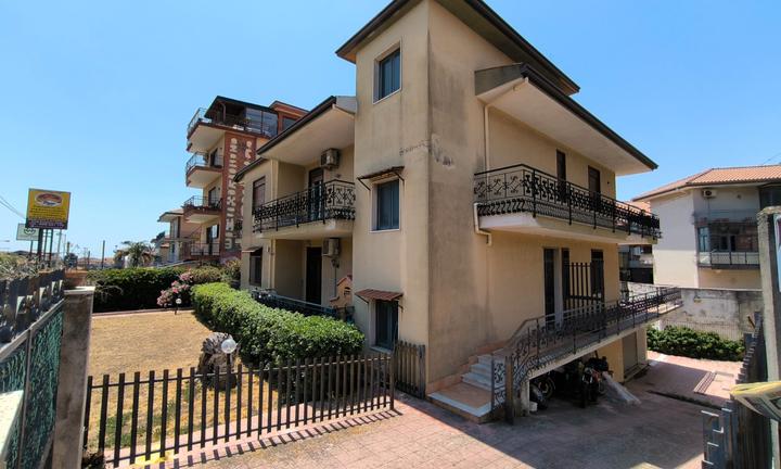 5 vani in villa con ampio garage