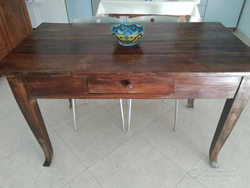 Tavolo in noce del 700