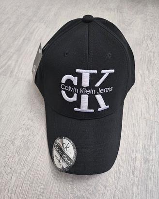 Cappellino Calvin Klein, con etichetta