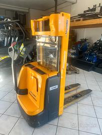 CARRELLO ELEVATORE STOCCATORE Jungheinrich EJC 112