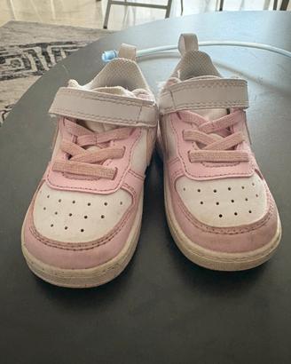 Scarpe bambina nike. Numero 21