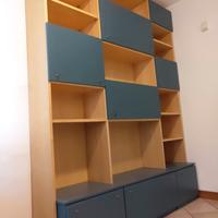 disponibile  un mobile a libreria completo