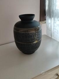 Vaso Nero con decorazione Oro 