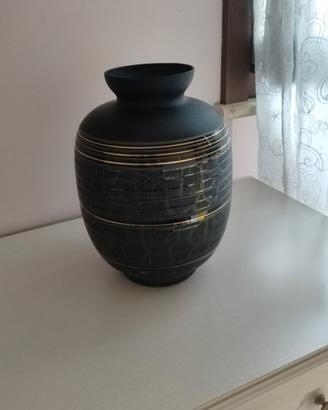 Vaso Nero con decorazione Oro 