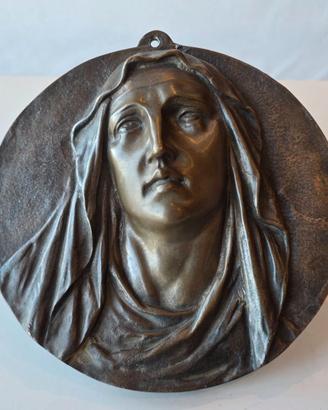Bassorilievo Madonna Dolente in bronzo firmato