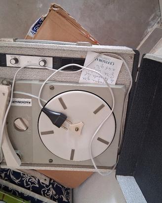 giradischi con dischi 45 più lp