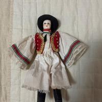 Bambola ungherese vintage con cappello