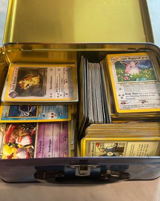 Grande numero di carte Pokemon