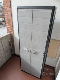 Armadio ripostiglio portascope esterno in PVC