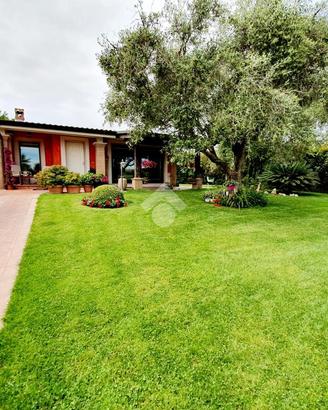 VILLA SINGOLA A POMEZIA