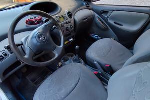 Toyota Yaris 1300 benzina 2001