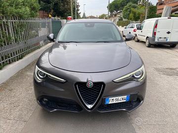 Alfa Romeo Stelvio 2.2 Turbodiesel 180 CV AT8 RWD 