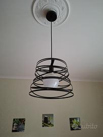 Lampadario in metallo nero