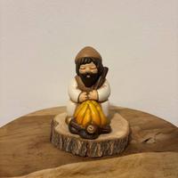 Pastore con fuoco presepe Giubileo Thun