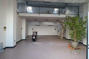 Capannoni vicino al centro di Novara