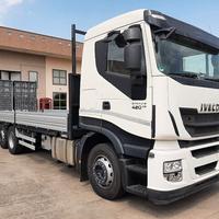 IVECO AS 260S42 6x2 pianale con rampe