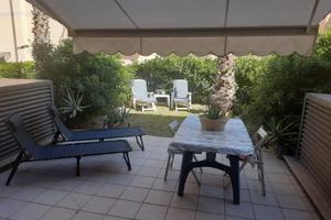 Bilocale ceriale 20 m dal mare con giardino e box