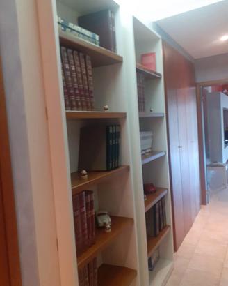 Mobile per abbigliamento e libreria con segreta al