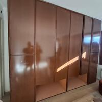 Armadio in legno massiccio