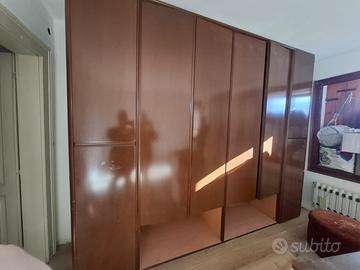 Armadio in legno massiccio